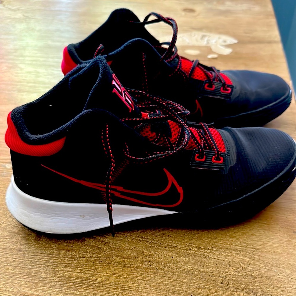 Nike Kyrie Flytrap Shoes